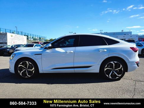 Used 2024 Audi Q8 e-tron Prestige w/ Prestige Package image 2