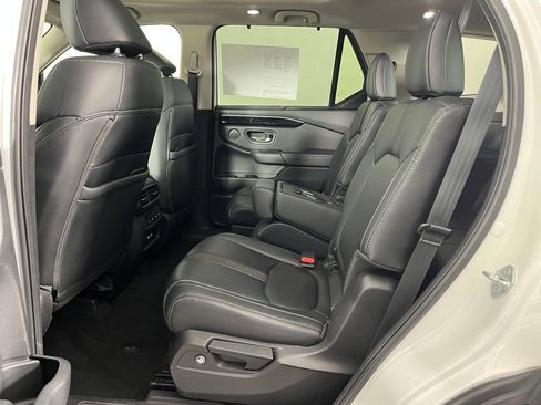 Used 2023 Honda Pilot Touring image 13