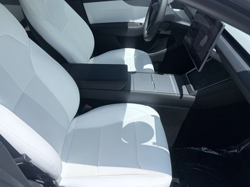 Used 2026 Tesla Model Y 2WD image 46