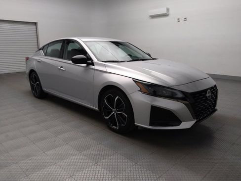 Used 2024 Nissan Altima 2.5 SR image 13