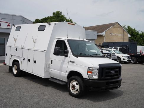 Used 2018 Ford E-450 and Econoline 450 Super Duty RWD image 8