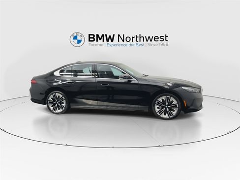 New 2026 BMW 530i xDrive w/ Premium Package image 5