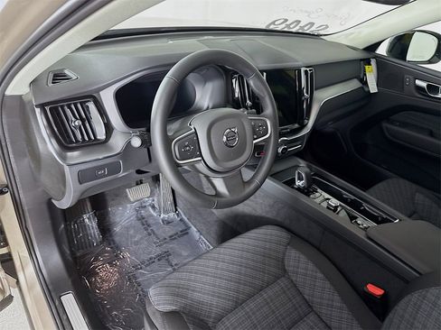Used 2025 Volvo XC60 B5 Core w/ Protection Package Premier image 9