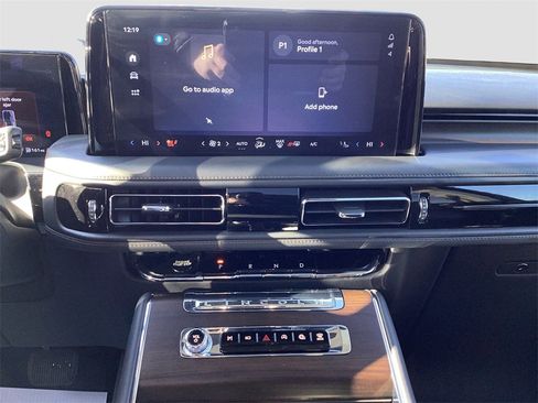 Used 2025 Lincoln Aviator Reserve w/ Equipment Group 201A image 16