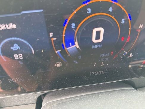 Used 2025 Chevrolet Traverse LT image 9