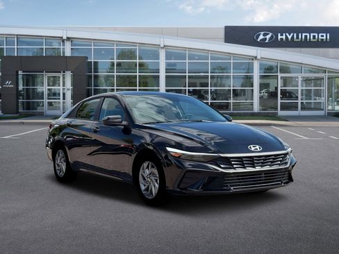 New 2026 Hyundai Elantra Hybrid FWD image 11