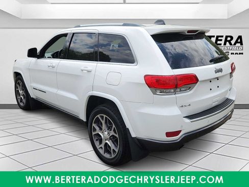 Certified 2018 Jeep Grand Cherokee Limited AWD/4WD image 4