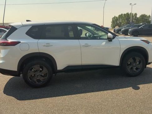 Used 2026 Nissan Rogue SV AWD/4WD image 9