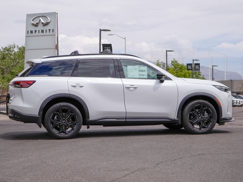 Certified 2026 INFINITI QX60 Sport w/ Dark Cargo Package AWD/4WD image 4