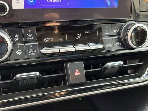 Used 2023 Toyota Highlander XLE AWD/4WD image 20