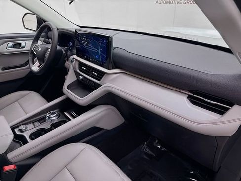 Used 2025 Ford Explorer Active w/ Active Comfort Package image 30