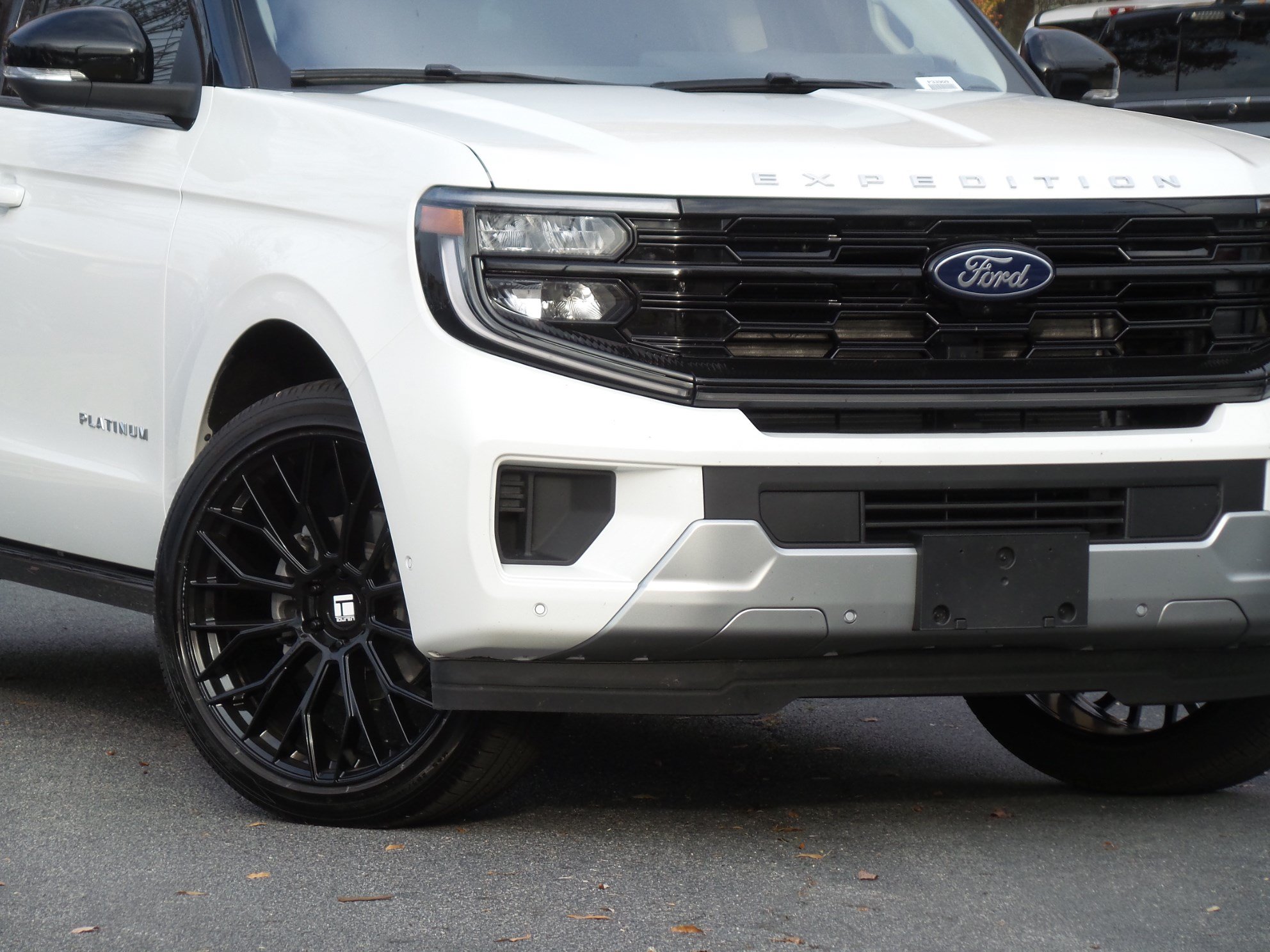Used 2025 Ford Expedition Max Platinum w/ Platinum Ultimate Package AWD/4WD image 23