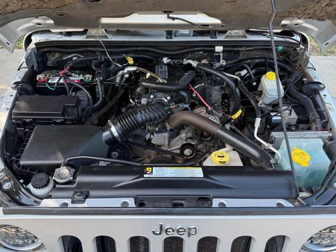 Used 2009 Jeep Wrangler Sahara w/ Dual Top Group AWD/4WD image 3