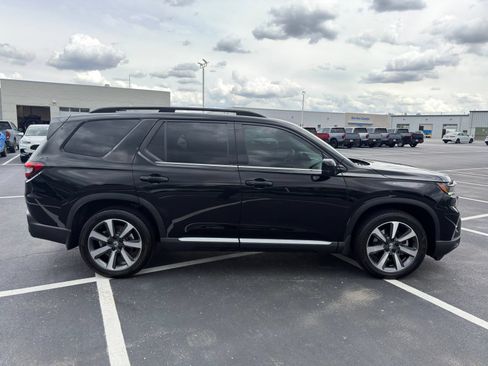 Used 2025 Honda Pilot Elite image 9