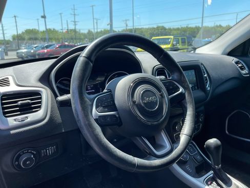 Used 2019 Jeep Compass Latitude w/ Cold Weather Group AWD/4WD image 9