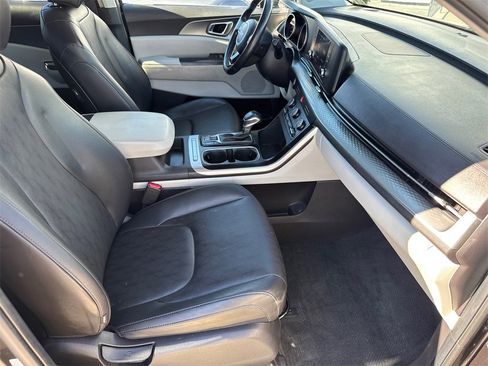 Used 2022 Kia Carnival LX image 13
