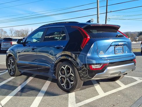 Certified 2025 Kia Niro SX Touring image 4