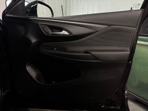 Used 2025 Buick Envista Sport Touring image 13