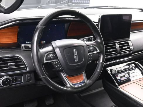 Used 2020 Lincoln Navigator Reserve w/ Luxury Package RWD image 28