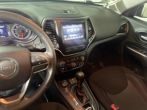 Used 2020 Jeep Cherokee Latitude AWD/4WD image 17