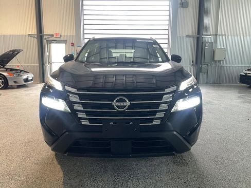 Used 2024 Nissan Rogue SV w/ SV Premium Package image 3