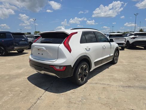 New 2026 Kia Niro Wind FWD image 8