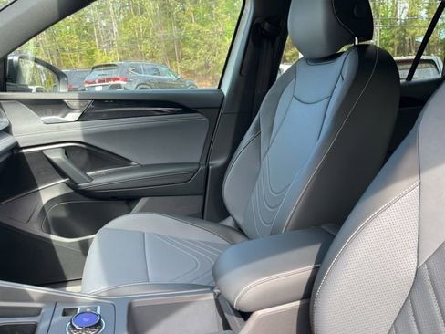 New 2026 Volkswagen Tiguan SE R-Line FWD image 10