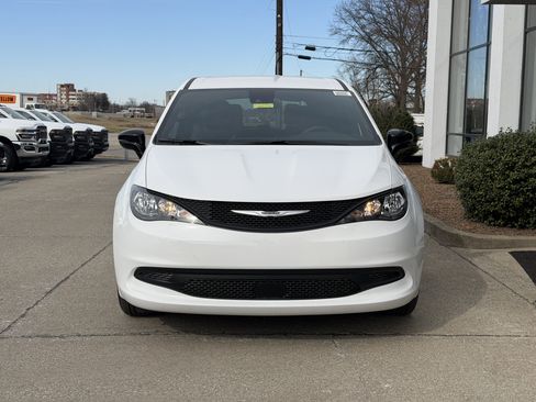 New 2026 Chrysler Voyager LX image 17