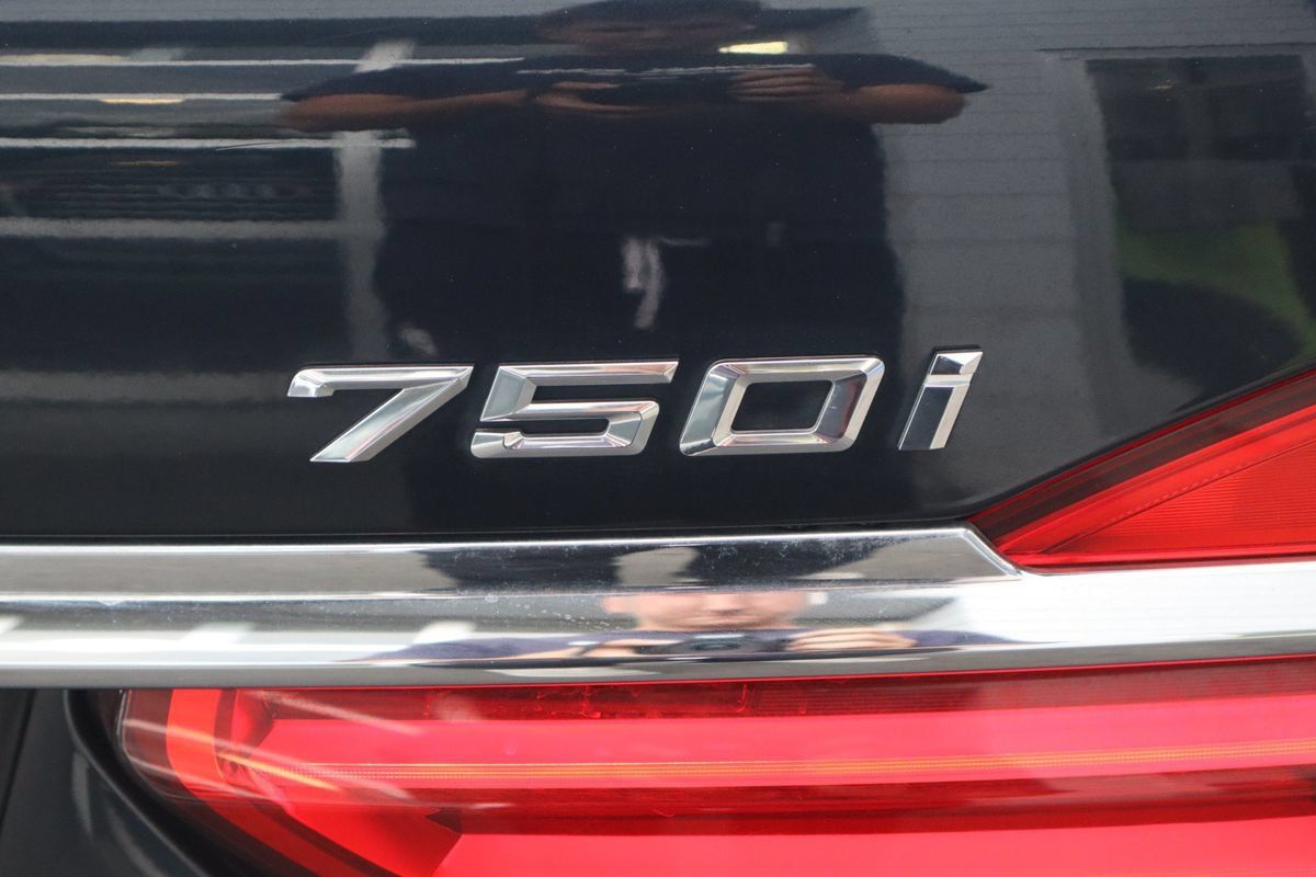 Used 2017 BMW 750i xDrive AWD/4WD image 31