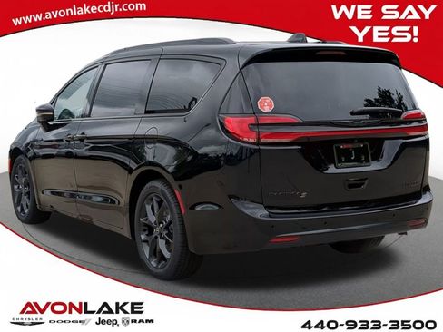 New 2026 Chrysler Pacifica Limited w/ S Appearance Package image 4