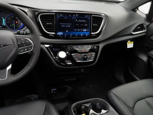 New 2026 Chrysler Pacifica Select image 20