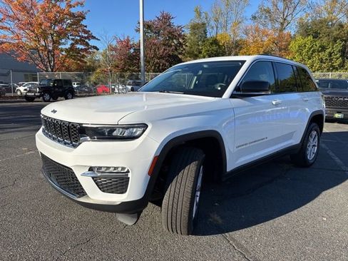 Used 2022 Jeep Grand Cherokee Limited image 3