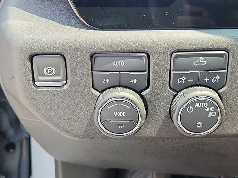 Used 2024 Chevrolet Silverado 1500 LT AWD/4WD image 25