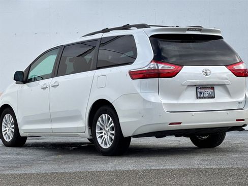 Used 2015 Toyota Sienna L image 6