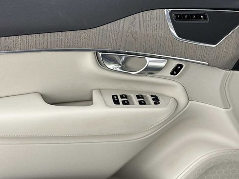 Used 2025 Volvo XC90 B5 Plus image 17