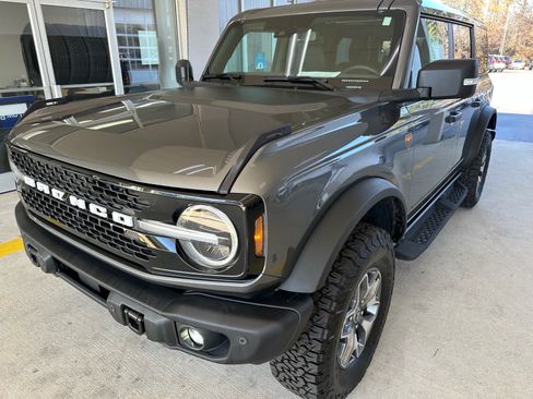 Certified 2025 Ford Bronco Badlands image 3
