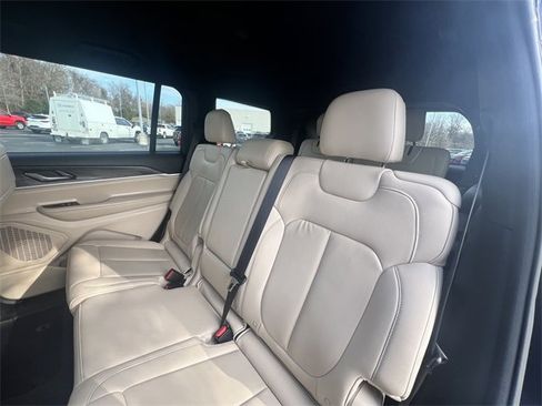 Used 2023 Jeep Grand Cherokee L Limited image 32
