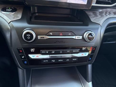 Used 2020 Ford Explorer Platinum image 32