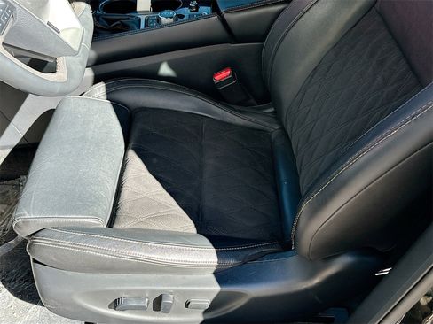 Used 2023 Nissan Maxima SR w/ Sport Mat Group image 19