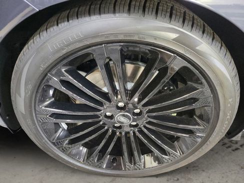 New 2026 Land Rover Range Rover Velar Dynamic SE image 9