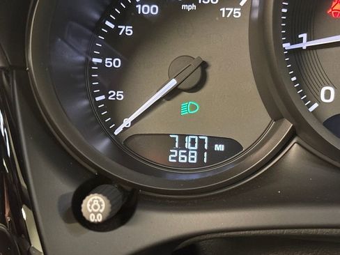 Used 2024 Porsche Macan image 33