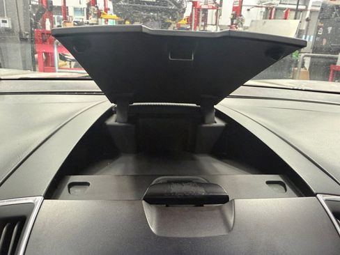 Used 2019 Ford Edge Titanium FWD image 33