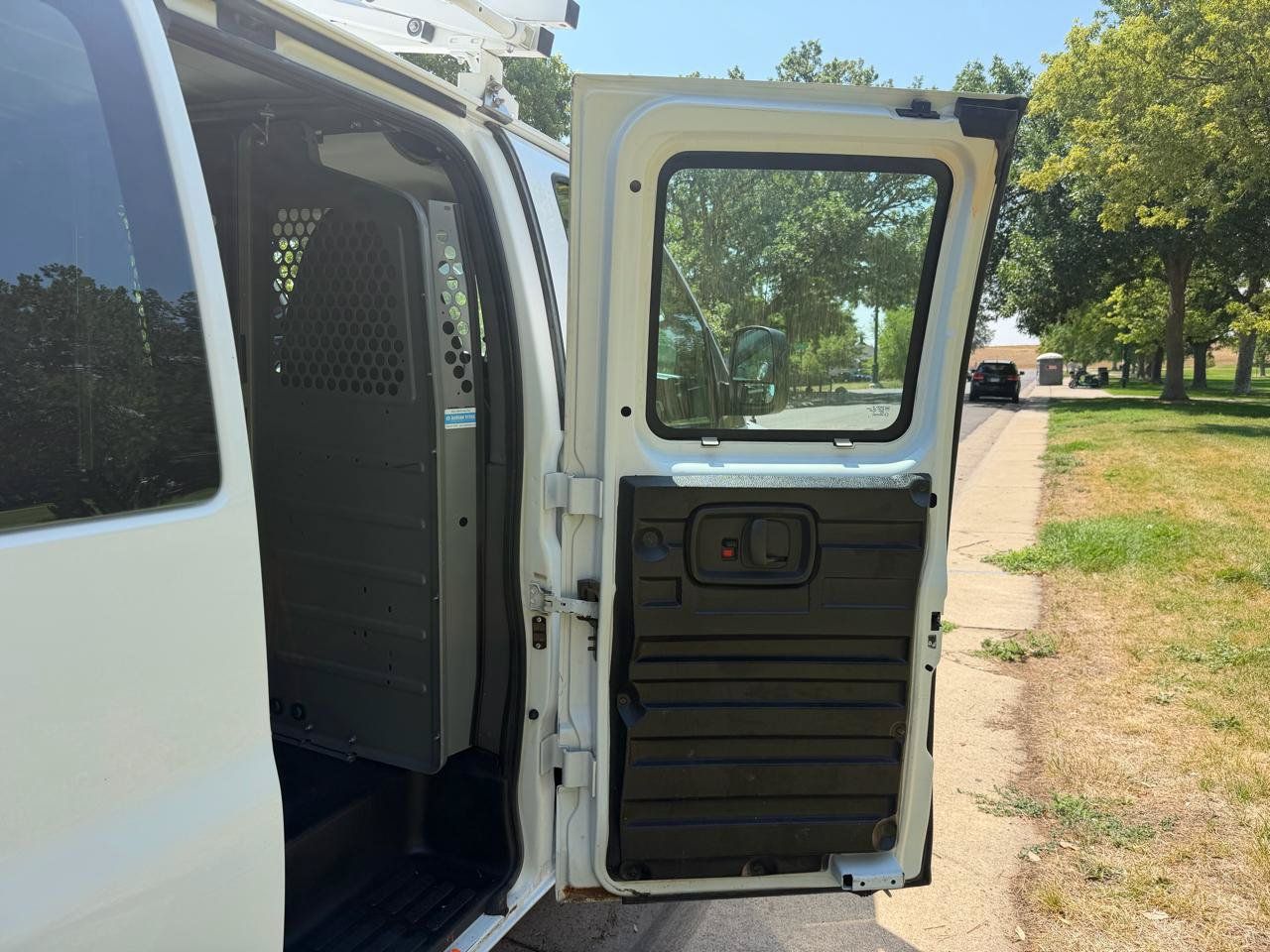 Used 2013 Chevrolet Express 1500 AWD image 16