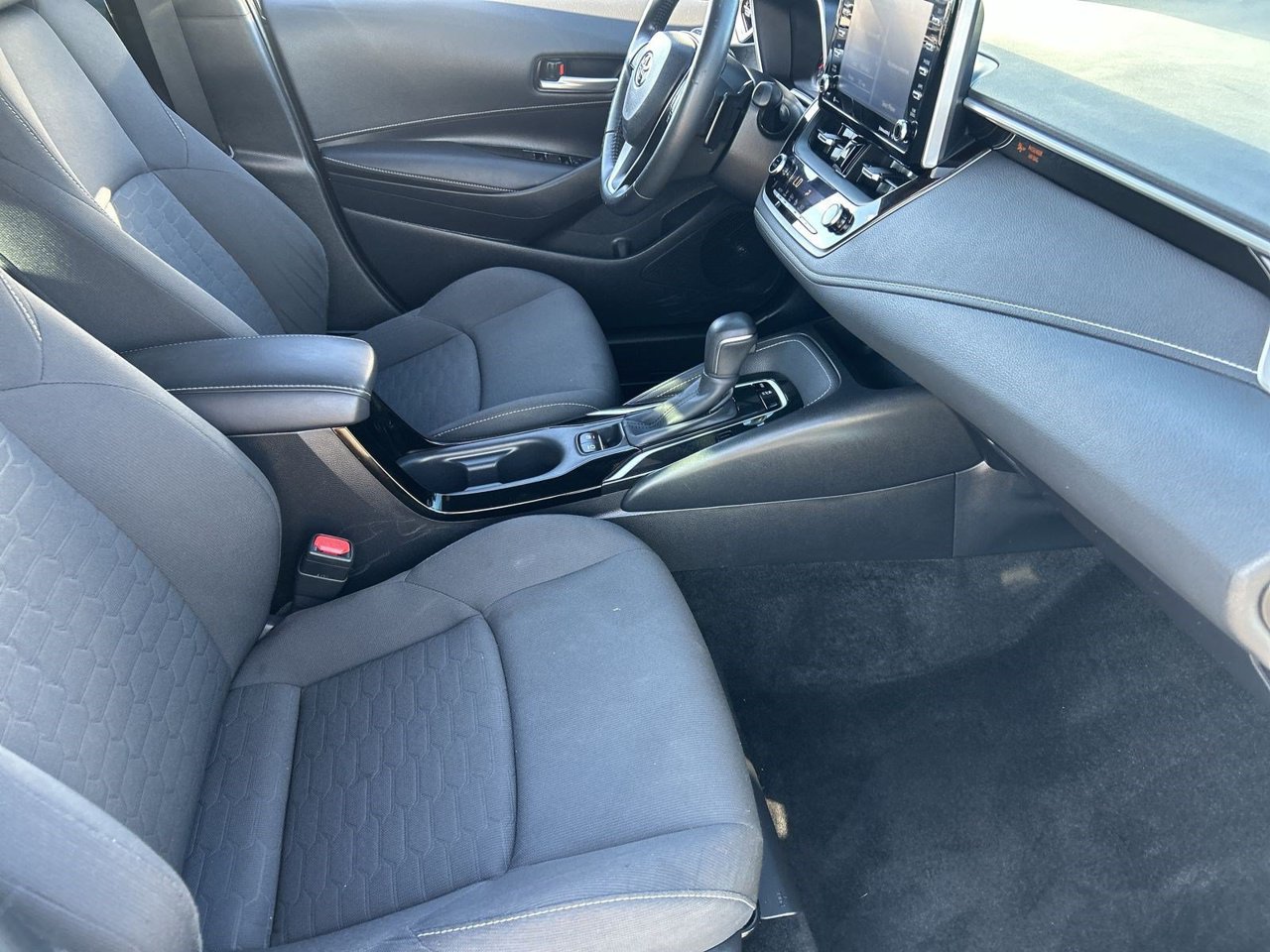 Used 2019 Toyota Corolla SE w/ SE Option Package FWD image 9