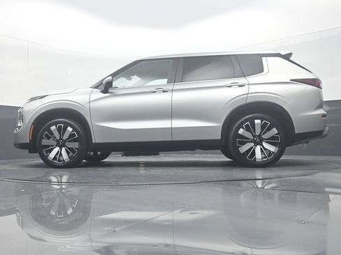 Used 2025 Mitsubishi Outlander SE AWD/4WD image 30