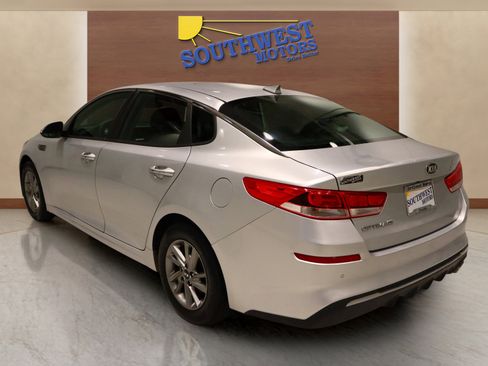Used 2019 Kia Optima LX image 2