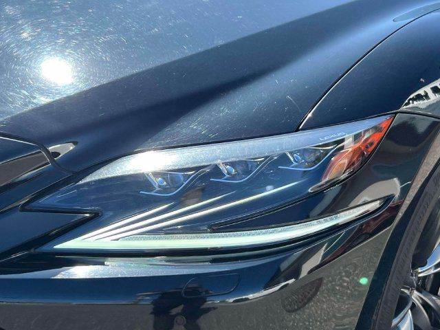 Used 2018 Lexus LS 500 F Sport w/ Accessory Package (Z1) AWD/4WD image 13