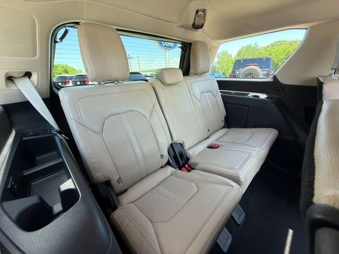 Used 2024 Ford Expedition Limited AWD/4WD image 11