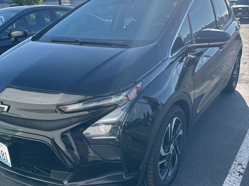 Used 2022 Chevrolet Bolt LT w/ Infotainment Package FWD image 1