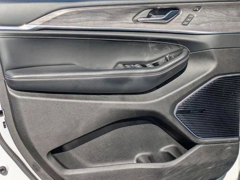 Certified 2022 Jeep Grand Cherokee L Overland w/ Luxury Tech Group IV image 10